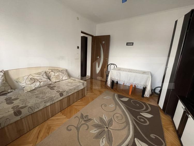 Apartament cu 3 camere decomandat, mobilat în Central