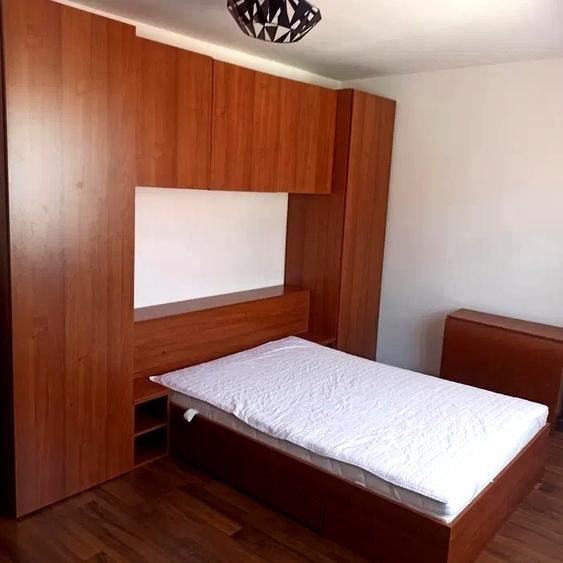 Apartament cu 3 camere decomandat, mobilat în Florești
