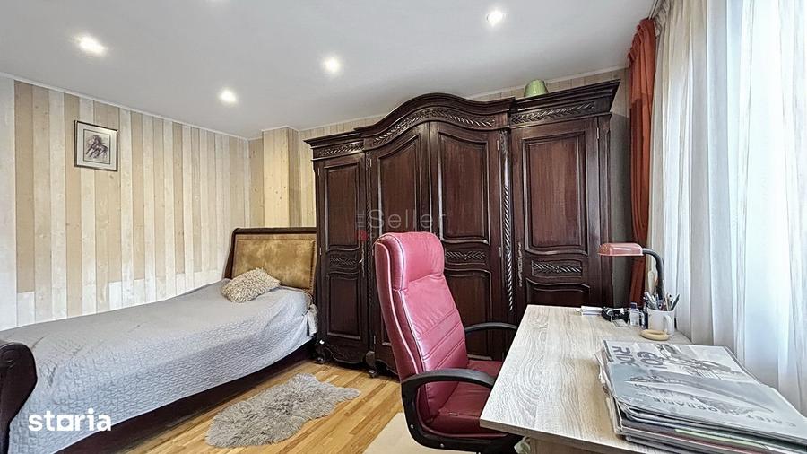 Casă cu 7 camere cu Teren 670 Mp în Centrul Istoric