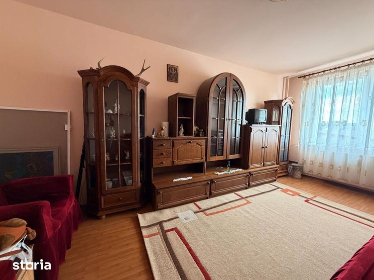 Apartament cu 3 camere în Crângași
