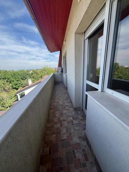 Apartament cu 4 camere decomandat, mobilat în Băneasa
