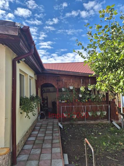 Casă cu 4 camere cu Canalizare în Valu lui Traian