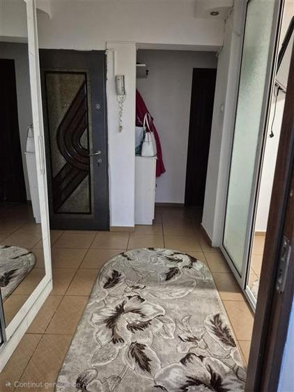 Apartament cu 3 camere semidecomandat în Colentina