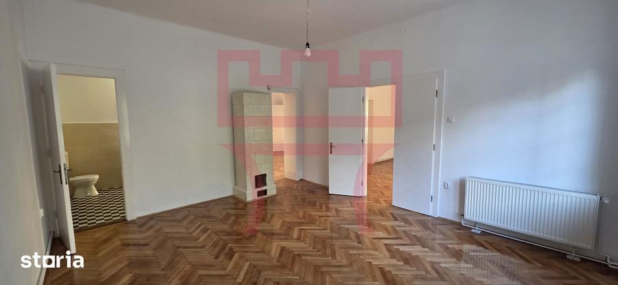 Apartament cu 5 camere în Central
