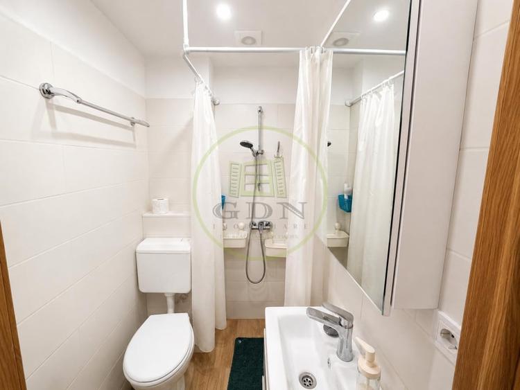 Apartament cu 3 camere semidecomandat, mobilat în Grivița