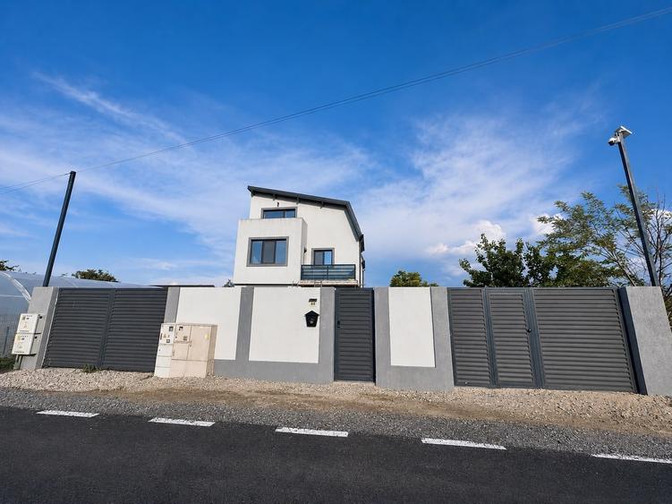 Duplex cu 4 camere cu Teren 200 Mp în Central