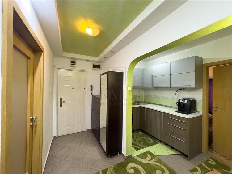 Apartament cu 3 camere decomandat, mobilat în Buziașului