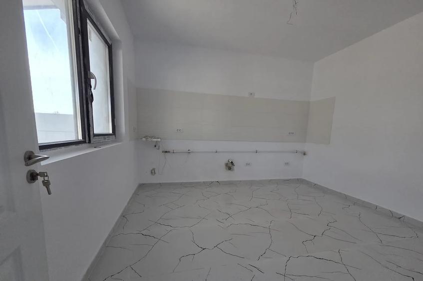 Casă cu 5 camere cu Teren 410 Mp în Domnești