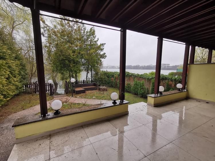 Casă cu 5 camere cu Garaj în Străulești