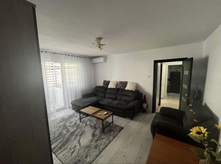 Apartament cu 3 camere decomandat în Berca