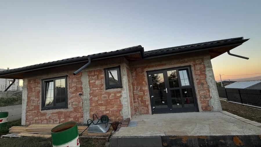 Casă cu 4 camere în Tomești