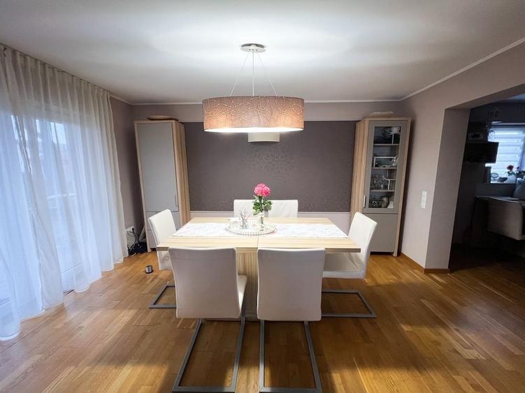 Casă cu 4 camere în Cătălina