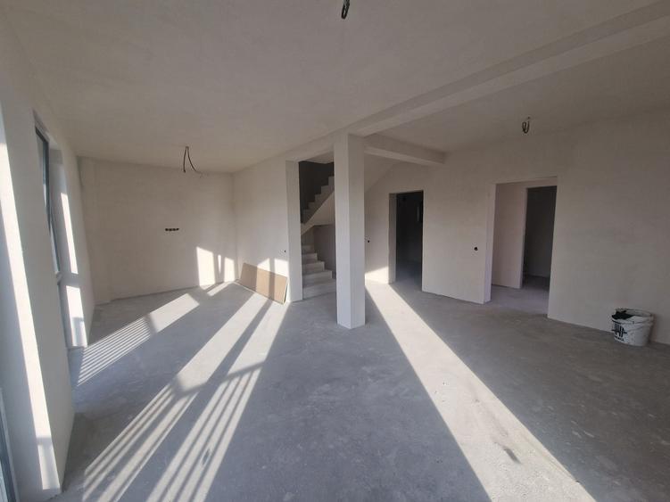 Duplex cu 4 camere cu Canalizare în Dezmir