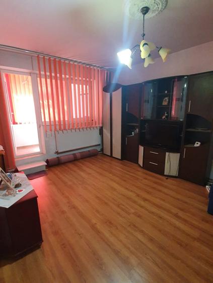 Apartament cu 2 camere decomandat în CET
