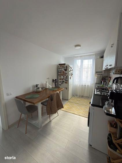 Apartament cu 2 camere decomandat în Precista