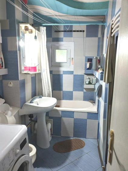 Apartament cu 3 camere decomandat în Confecții