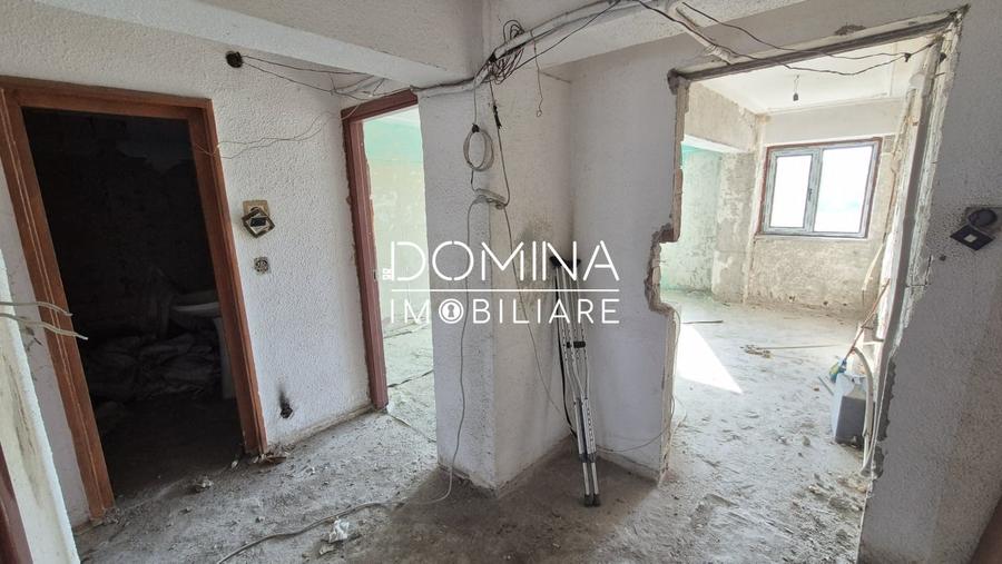 Apartament cu 3 camere decomandat în Rovinari