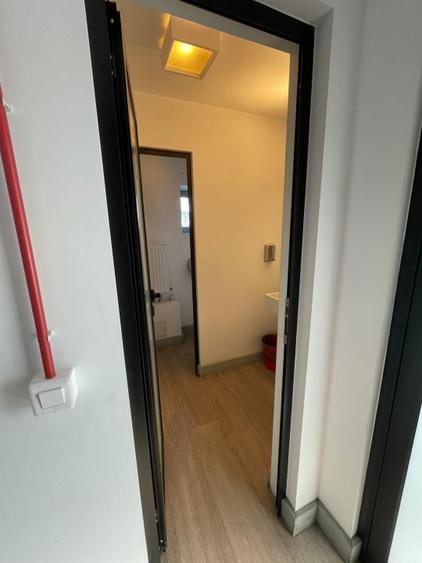 Birou, de 1 mp, în Central