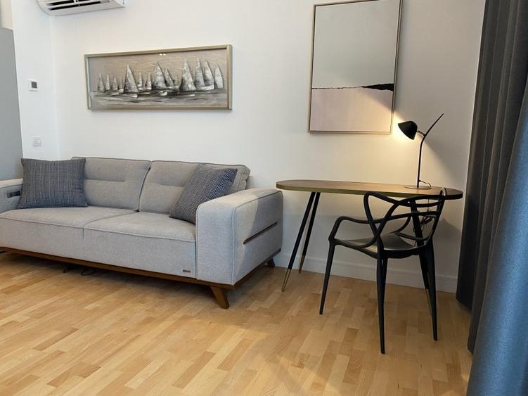 Apartament cu 2 camere semidecomandat, mobilat în Romană