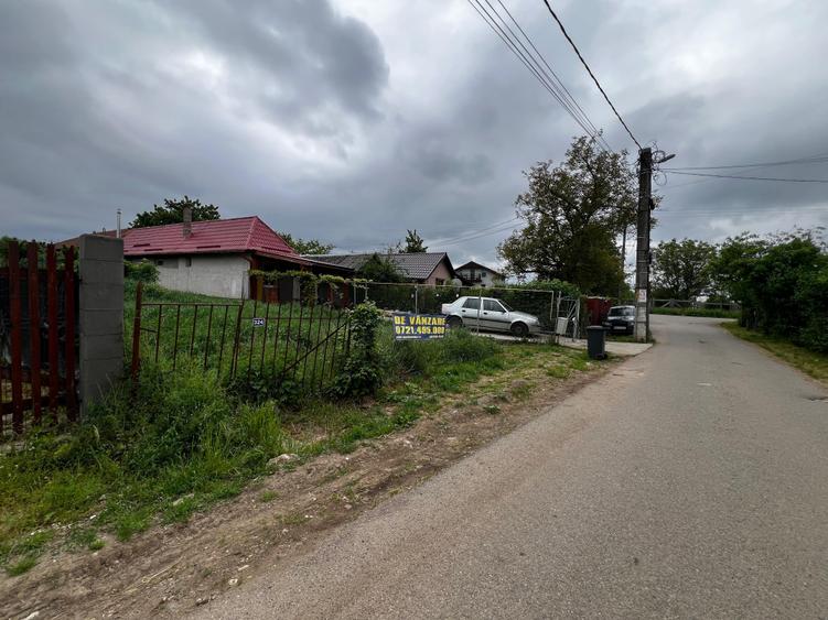 Teren Construcții intravilan de 2424 mp, în Vest