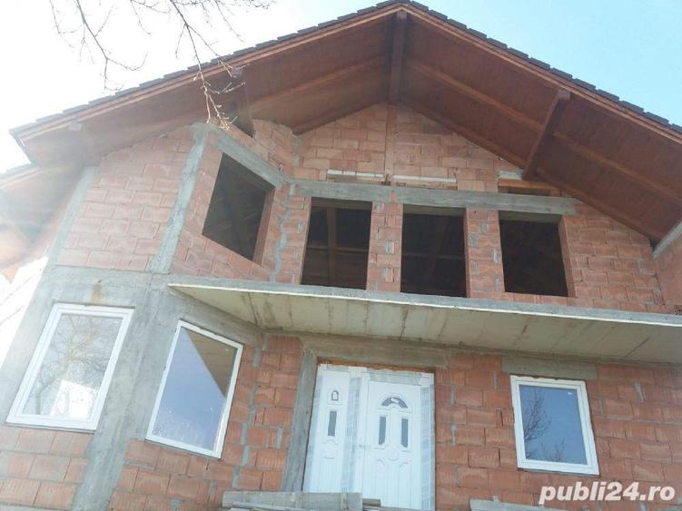 Casă cu 4 camere cu Teren 50000 Mp în Pinticu