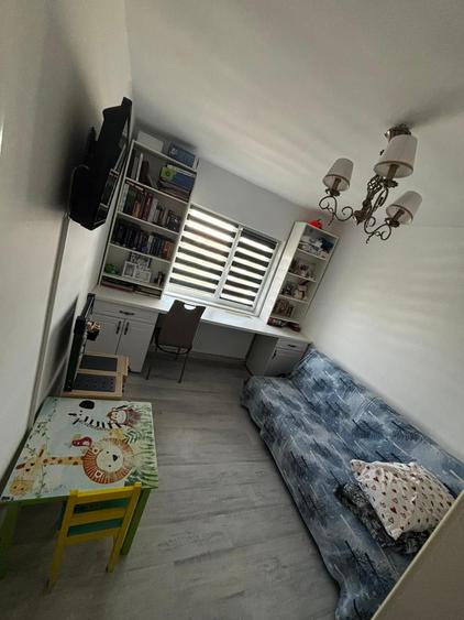 Apartament cu 3 camere decomandat, mobilat în Buzaului