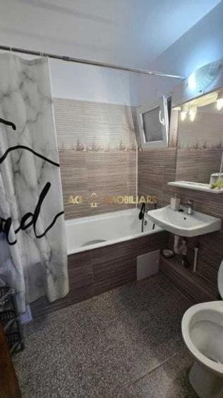 Apartament cu 3 camere decomandat, mobilat în Gorjului