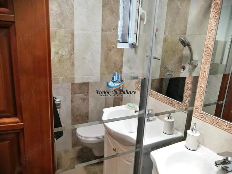 Apartament cu 3 camere semidecomandat în Central