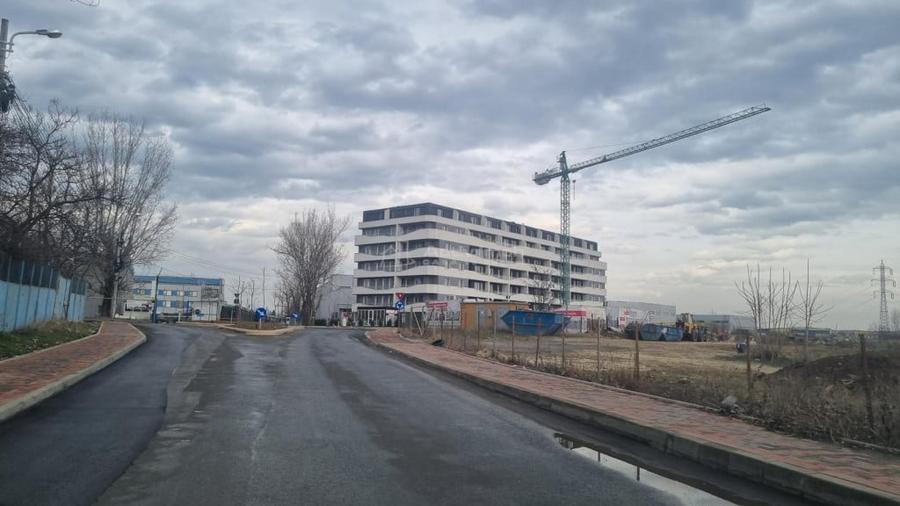 Teren de 1700 mp, în Titan