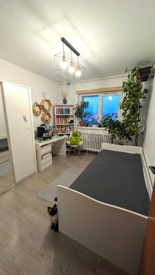 Apartament cu 4 camere decomandat, mobilat în Mărăști