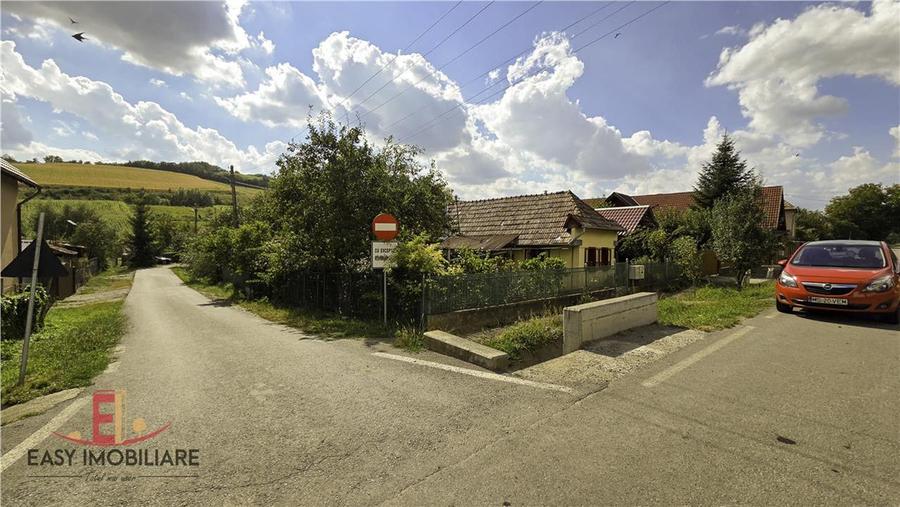 Casă cu 2 camere cu Teren 800 Mp în Acățari