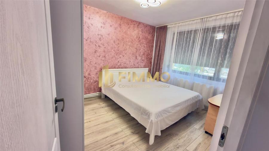 Apartament cu 3 camere semidecomandat în Central