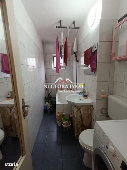 Apartament cu 3 camere semidecomandat în Nufărul