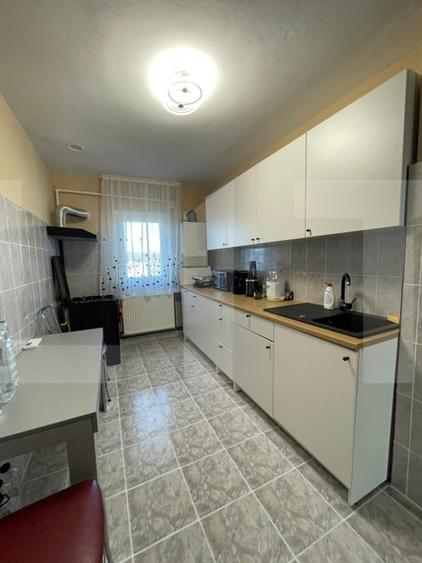 Apartament cu 3 camere semidecomandat, mobilat în Lipovei