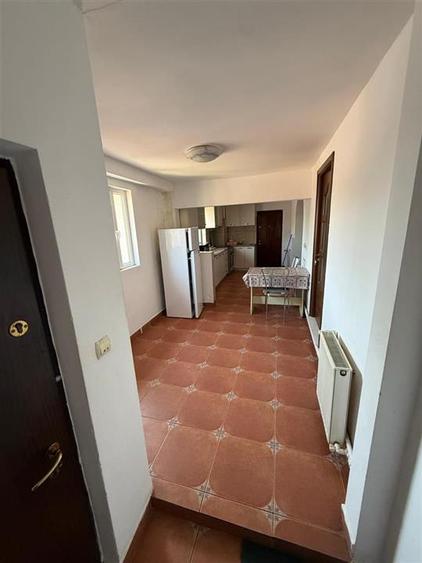 Apartament cu 3 camere decomandat, mobilat în Târgu Cucu