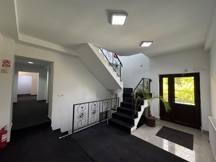 Casă individuală cu 16 camere cu Piscina în Copou