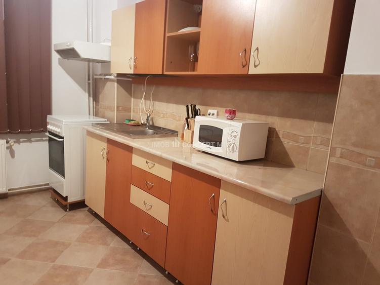 Apartament cu 2 camere decomandat, mobilat în P-ța Mihai Viteazu