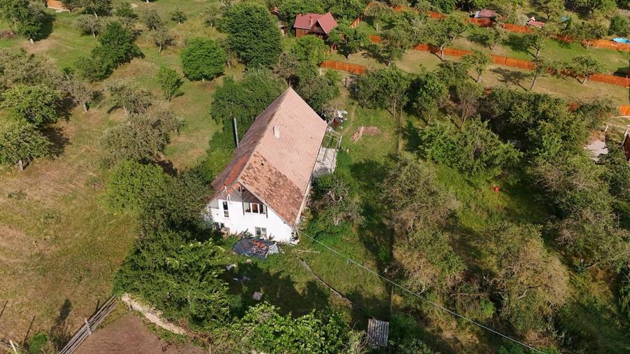 Casă individuală cu 6 camere cu Teren 1000 Mp în Angheluș