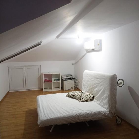 Apartament cu 3 camere semidecomandat în Fundeni
