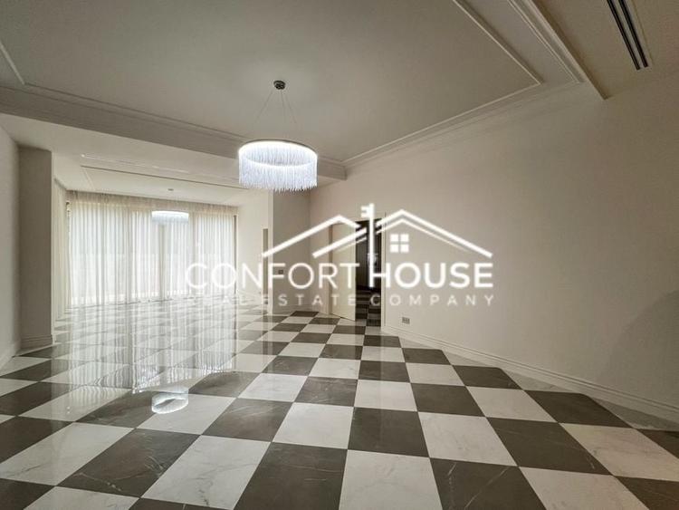 Duplex cu 8 camere cu Canalizare în Iancu Nicolae