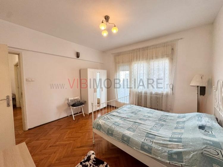 Apartament cu 3 camere decomandat în Romană