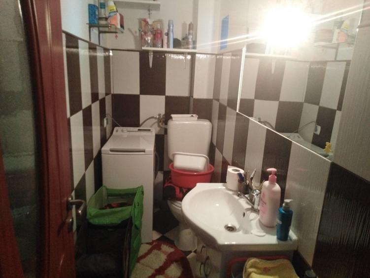 Apartament cu 3 camere semidecomandat în Decebal