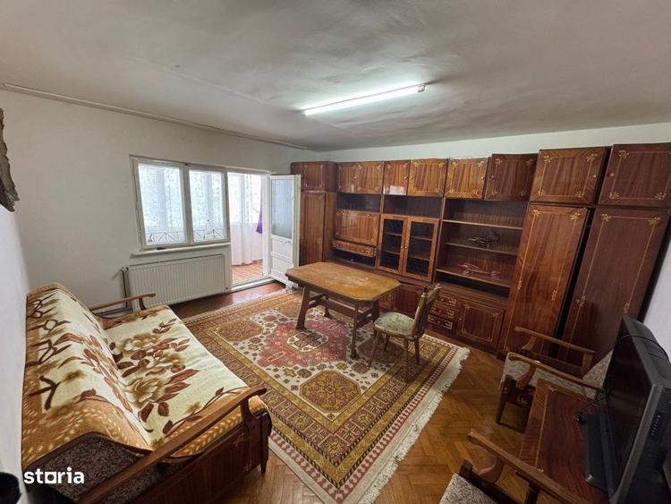 Apartament cu 4 camere decomandat în Micro 16