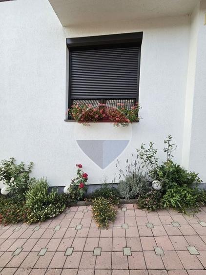 Duplex cu 9 camere cu Teren 750 Mp în Rona de Jos