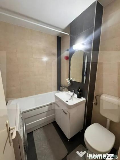 Apartament cu 3 camere semidecomandat în Nord