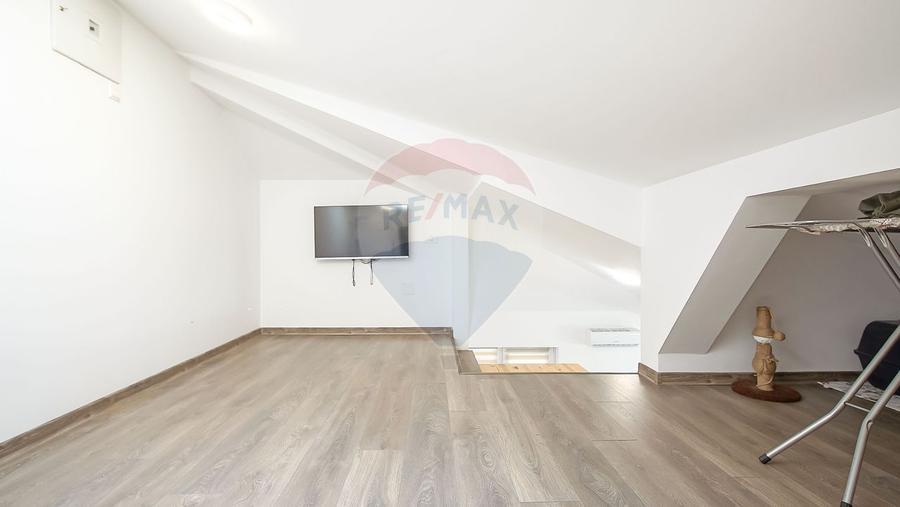 Apartament cu 3 camere decomandat, mobilat în Tractorul