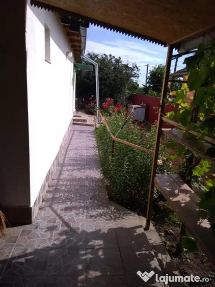 Casă cu 7 camere în Văcăreni