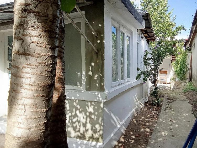 Casă cu Teren 300 Mp în Crucea de Sus