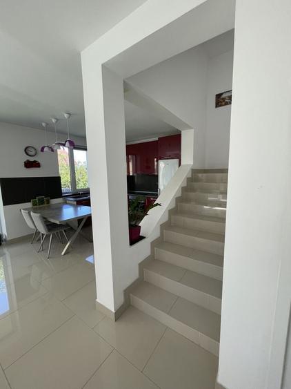 Casă cu 4 camere cu Teren 80 Mp în Europa