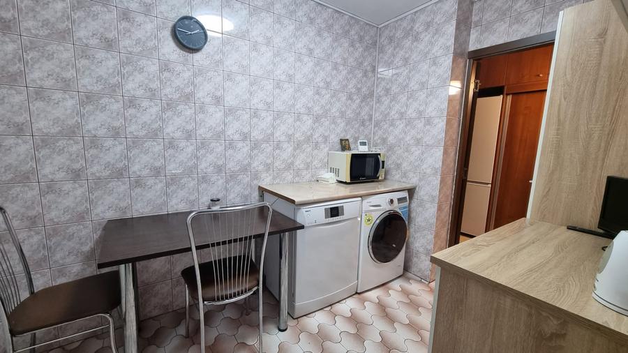 Apartament cu 3 camere decomandat în Berceni
